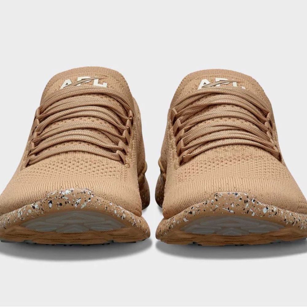 APL Women's TechLoom Breeze
Tan / Pristine / Speckle - top running shoes!